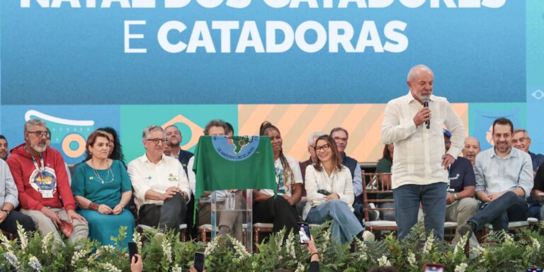 Lula defende que catadores tenham mais acesso à serviços públicos lula-defende-que-catadores-tenham-mais-acesso-a-servicos-publicos