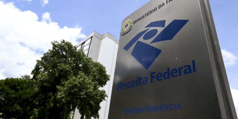 Arrecadação federal bate recorde de R$ 226,75 bilhões em novembro arrecadacao-federal-bate-recorde-de-r$-226,75-bilhoes-em-novembro