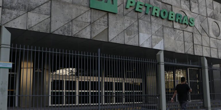 Federações se dividem sobre futuro da greve na Petrobras federacoes-se-dividem-sobre-futuro-da-greve-na-petrobras