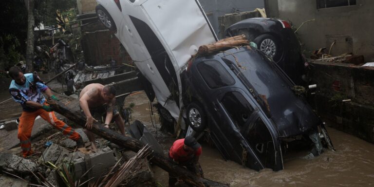 Encontrado corpo de idoso desaparecido em enxurrada em Petrópolis encontrado-corpo-de-idoso-desaparecido-em-enxurrada-em-petropolis