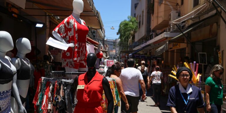 dia-movimentado-na-saara,-no-rio,-com-as-compras-de-ultima-hora