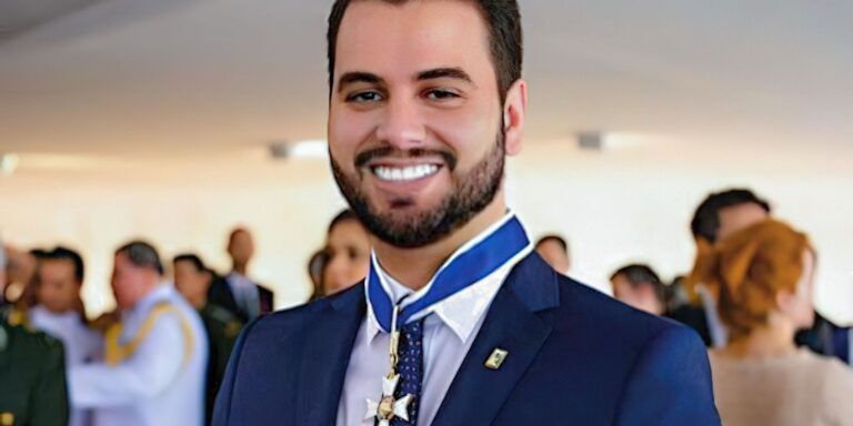 PF prende Filipe Martins e determina prisão domiciliar pf-prende-filipe-martins-e-determina-prisao-domiciliar