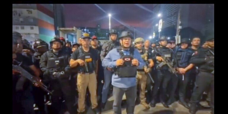 Nº 2 do chavismo pede calma ao povo venezuelano após ataques dos EUA no-2-do-chavismo-pede-calma-ao-povo-venezuelano-apos-ataques-dos-eua