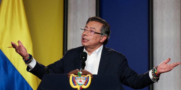 Após fala de Trump, Petro diz que pegará em armas se necessário apos-fala-de-trump,-petro-diz-que-pegara-em-armas-se-necessario