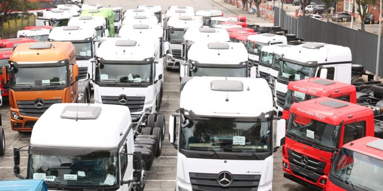 Governo anuncia R$ 10 bilhões em crédito para compra de caminhões governo-anuncia-r$-10-bilhoes-em-credito-para-compra-de-caminhoes