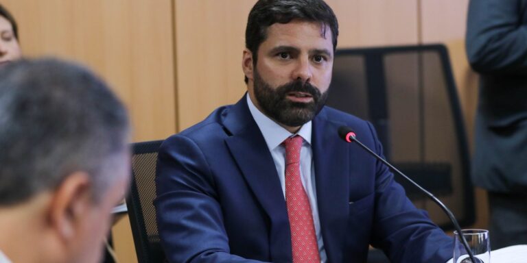 Secretário executivo é nomeado ministro interino da Justiça secretario-executivo-e-nomeado-ministro-interino-da-justica