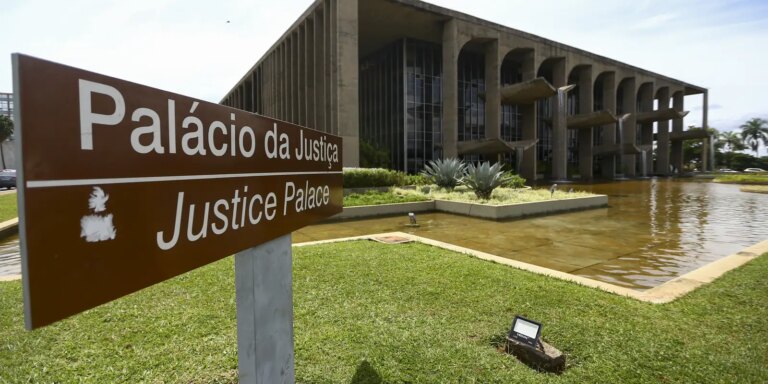 Lula nomeia Manoel Carlos de Almeida Neto ministro interino da Justiça lula-nomeia-manoel-carlos-de-almeida-neto-ministro-interino-da-justica