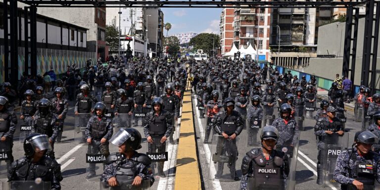 Juristas pedem que tribunal internacional investigue ação na Venezuela juristas-pedem-que-tribunal-internacional-investigue-acao-na-venezuela