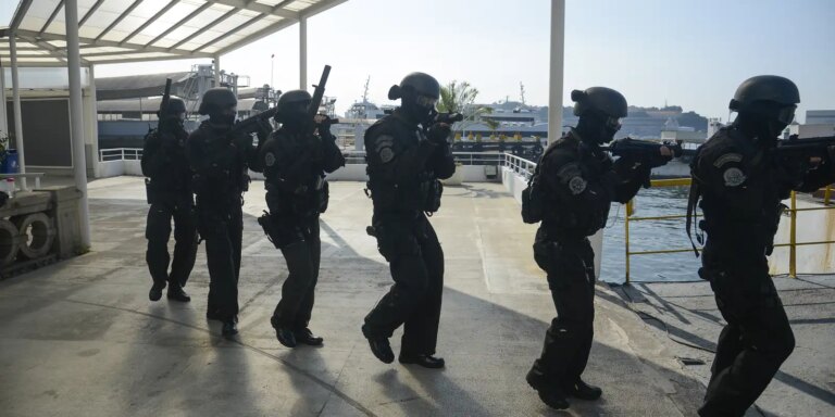 policias-fazem-operacao-contra-o-comando-vermelho-no-rio