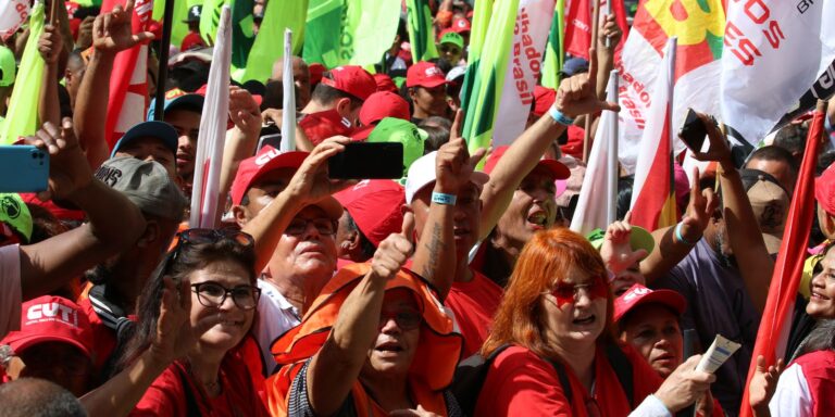 Sindicatos celebram salário mínimo e defendem melhoria em reajustes sindicatos-celebram-salario-minimo-e-defendem-melhoria-em-reajustes