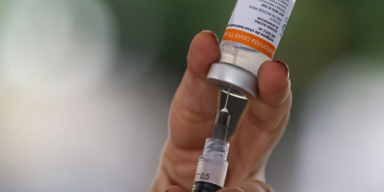 Há 5 anos, Brasil aplicava primeiras doses de vacina contra a covid-19 ha-5-anos,-brasil-aplicava-primeiras-doses-de-vacina-contra-a-covid-19