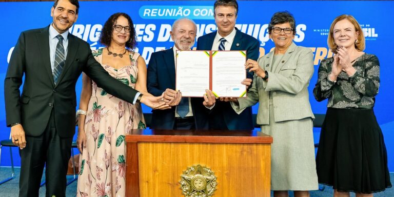 Decreto permite que faculdades comunitárias recebam recursos públicos decreto-permite-que-faculdades-comunitarias-recebam-recursos-publicos