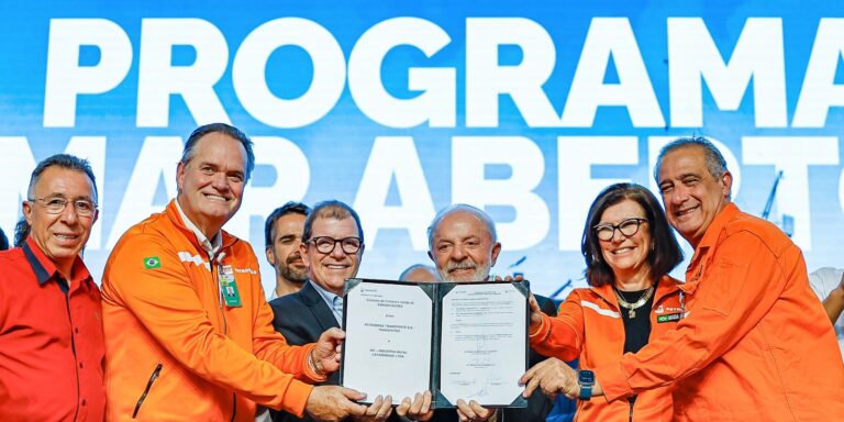 Petrobras assina contratos para construção de 41 embarcações petrobras-assina-contratos-para-construcao-de-41-embarcacoes