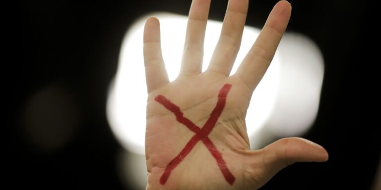 Fla-Flu: ação em jogo divulga como denunciar violência contra a mulher fla-flu:-acao-em-jogo-divulga-como-denunciar-violencia-contra-a-mulher